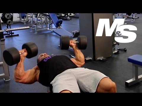 Jay Cutler's Training Tips: Maximum Contraction Dumbbell Bench Press